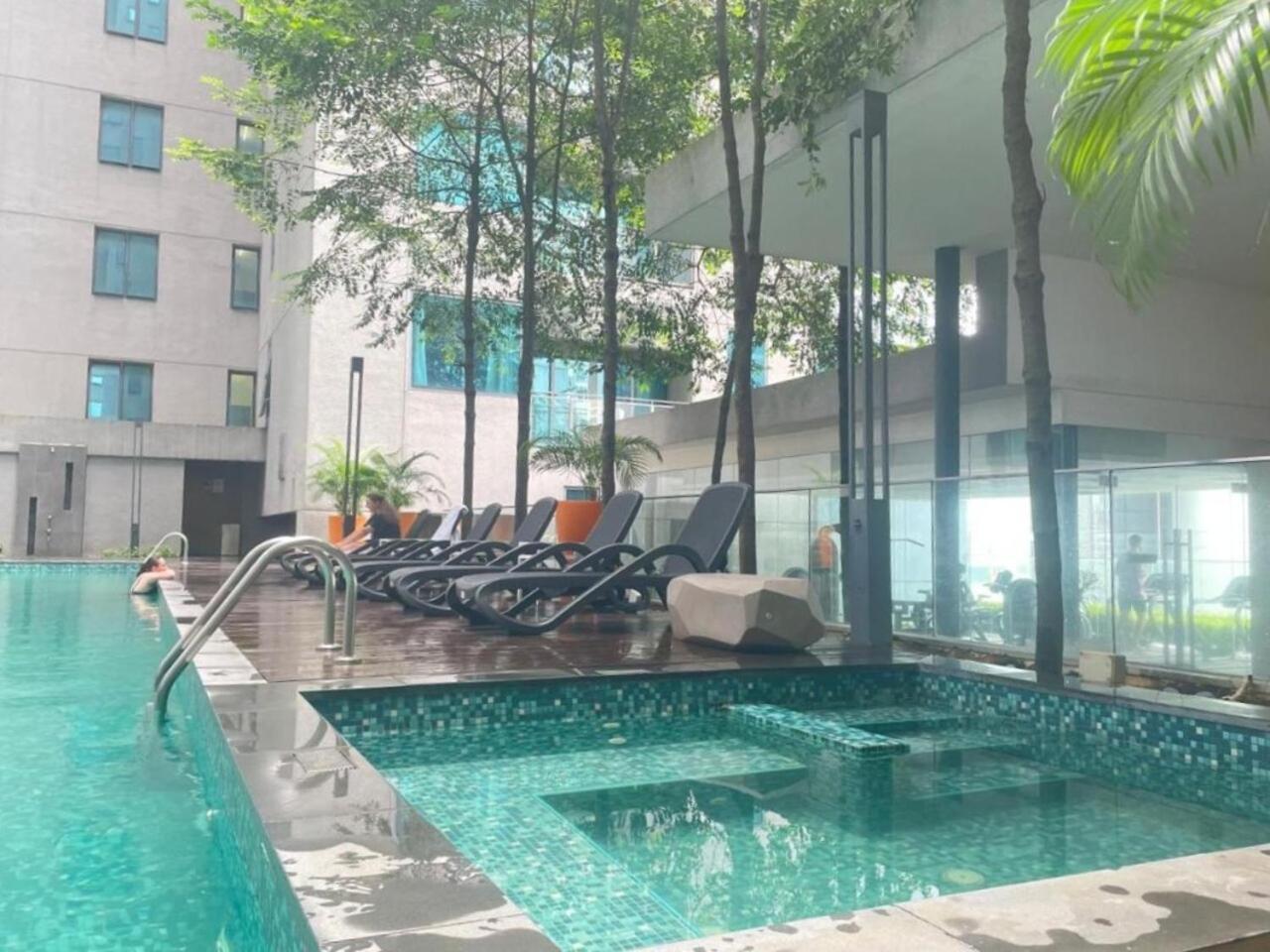 Summer Suites Klcc By Apartx Kuala Lumpur Esterno foto